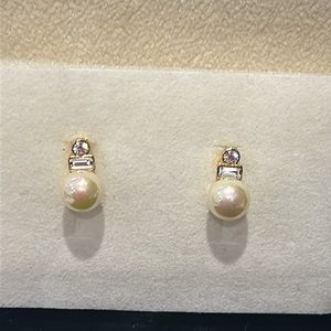 Stunning Pearl & Cubic Zirconia Dainty Earrings-Boutique